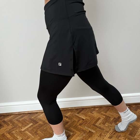 Leggings that are attached underneath a skirt by Fila! - Picture 4 of 6